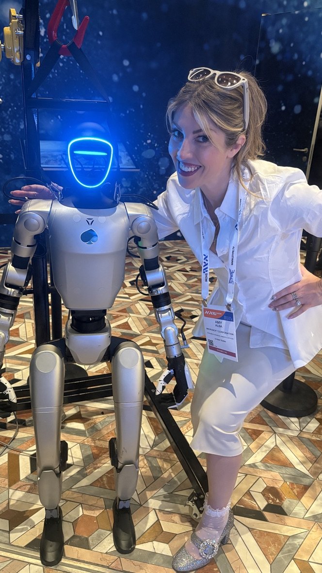 Amy Alba at Google Cloud Next with an AI robot.